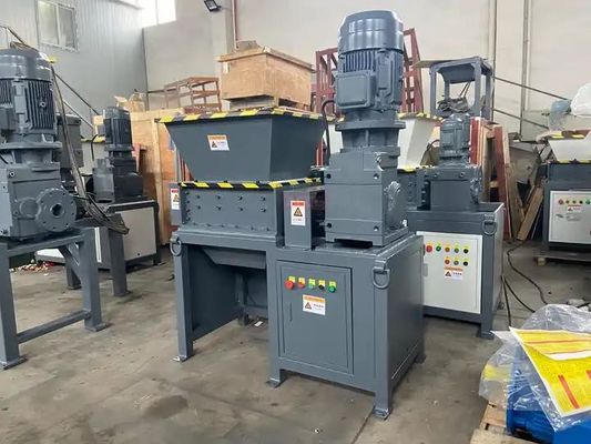 Tái chế công nghiệp hai trục máy nghiền kim loại nặng và nhựa máy nghiền
